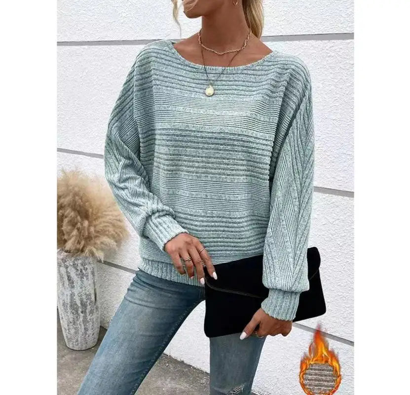 Maglione minimalista con scollo rotondo a pezzi