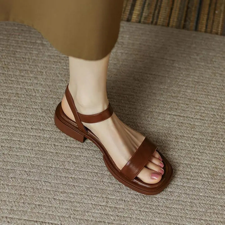 Sandalias cómodas de cuero vegano