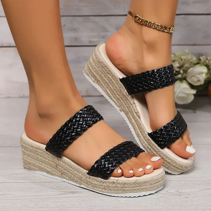 Sandalias de plataforma tejidas elevadas
