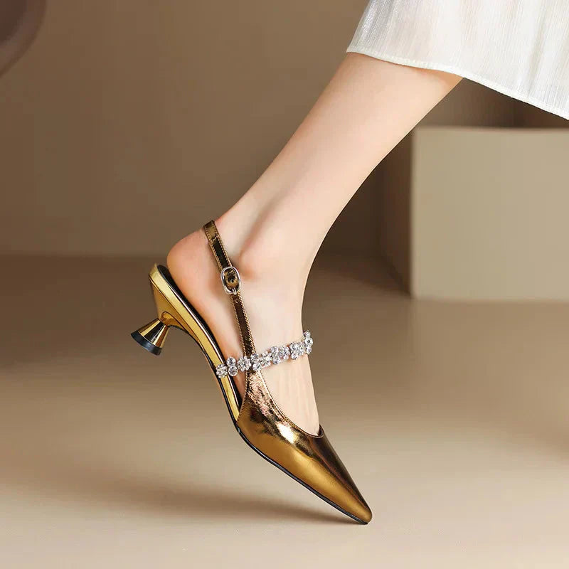 Décolleté slingback con cinturino di cristallo