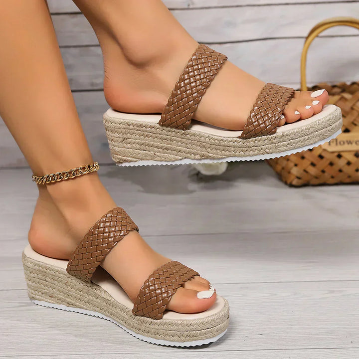 Sandalias de plataforma tejidas elevadas