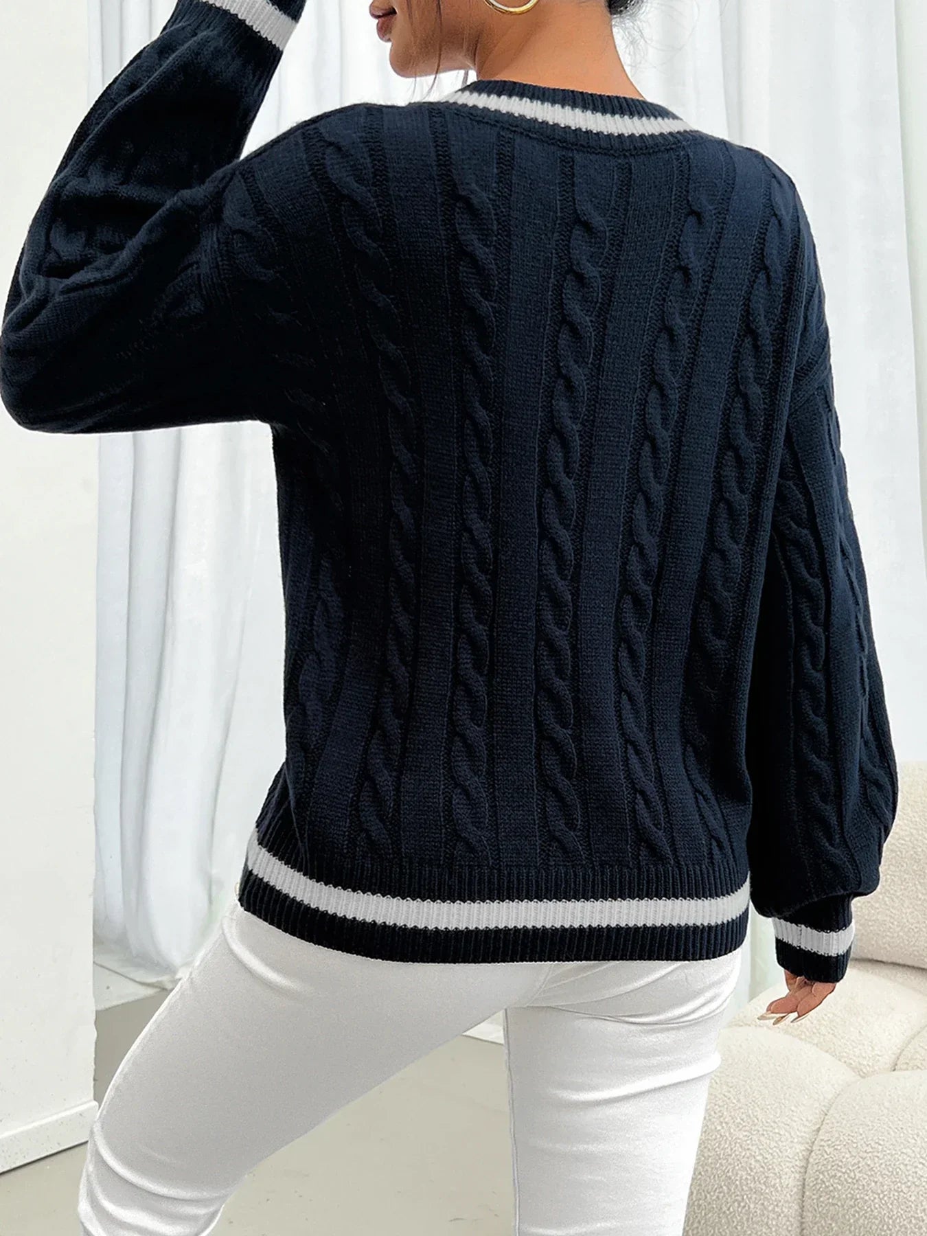 Maglione a spalla con motivo floreale intrecciato