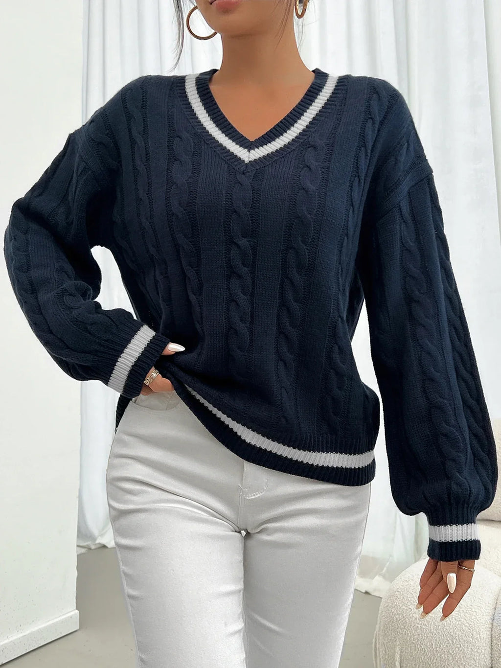 Maglione a spalla con motivo floreale intrecciato