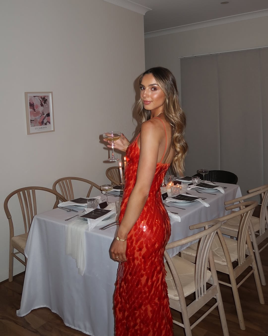 Vestido largo sin espalda con lentejuelas para celebraciones nocturnas