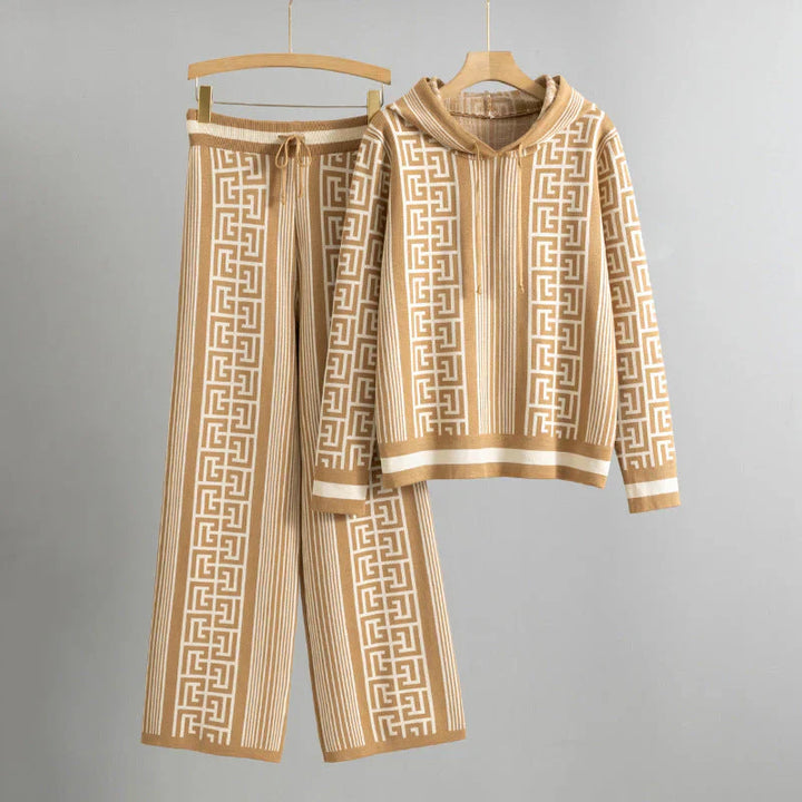 Conjunto cómodo de sudadera con capucha y pantalones