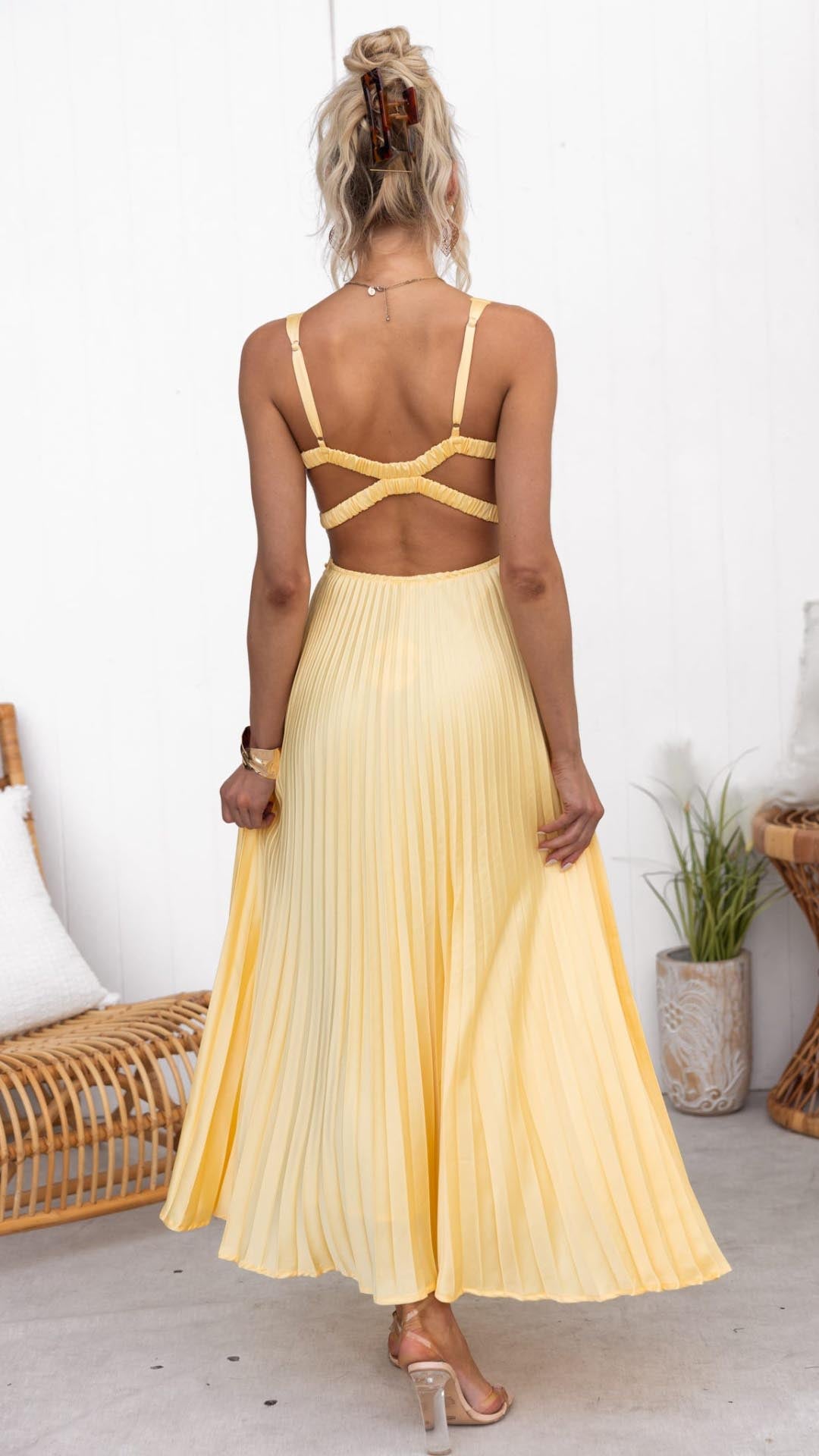 Vestido maxi plisado con escote en V