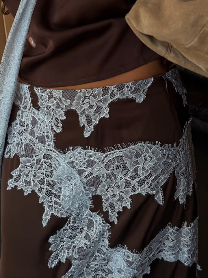 Conjunto de Top y Falda con Detalle de Encaje