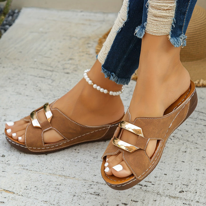 Sandalias cómodas con hebilla ajustable