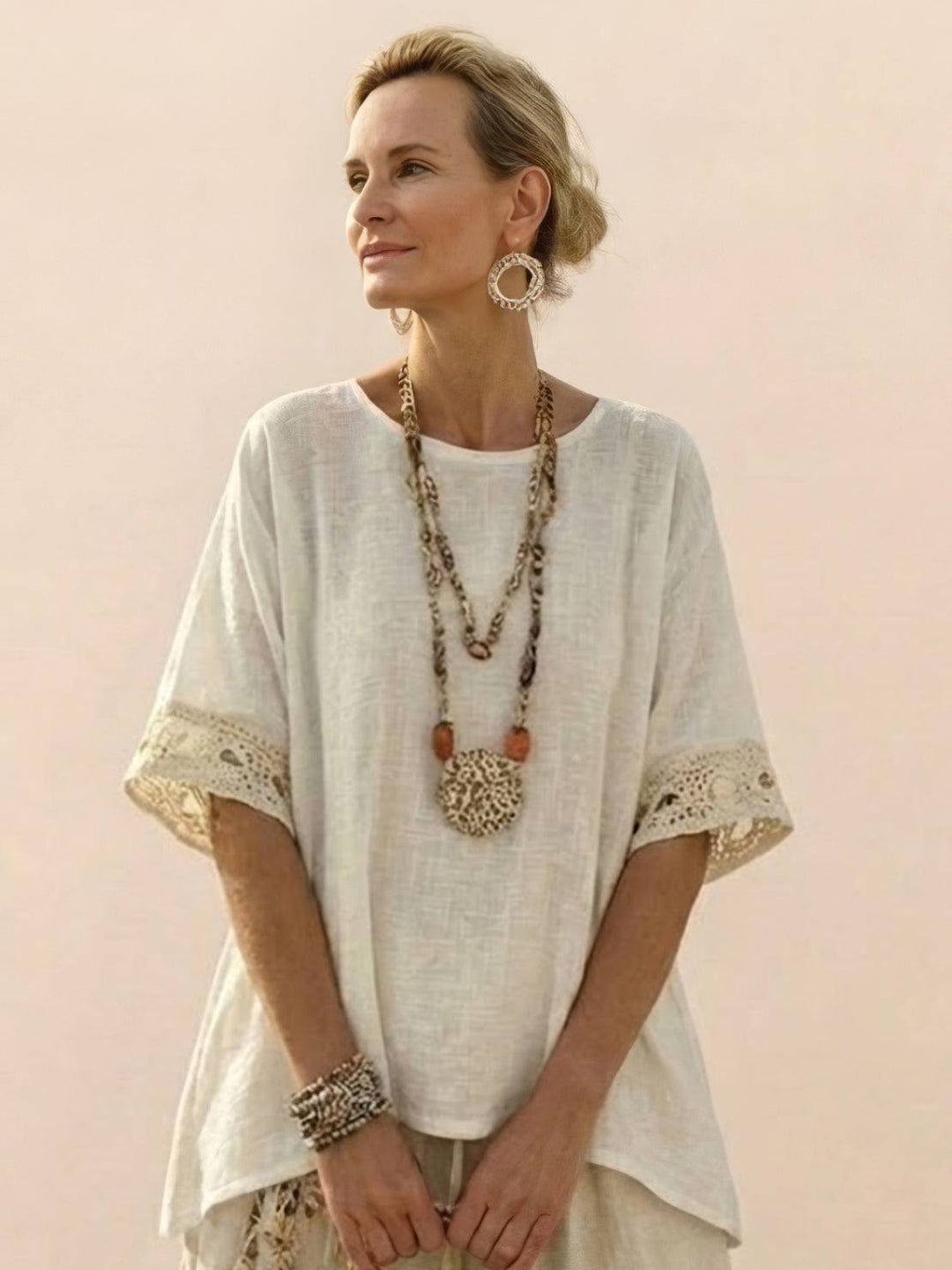 Conjunto de camiseta a rayas y pantalones de pierna ancha