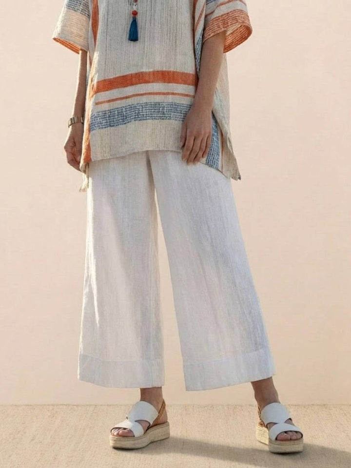 Conjunto de camiseta a rayas y pantalones de pierna ancha