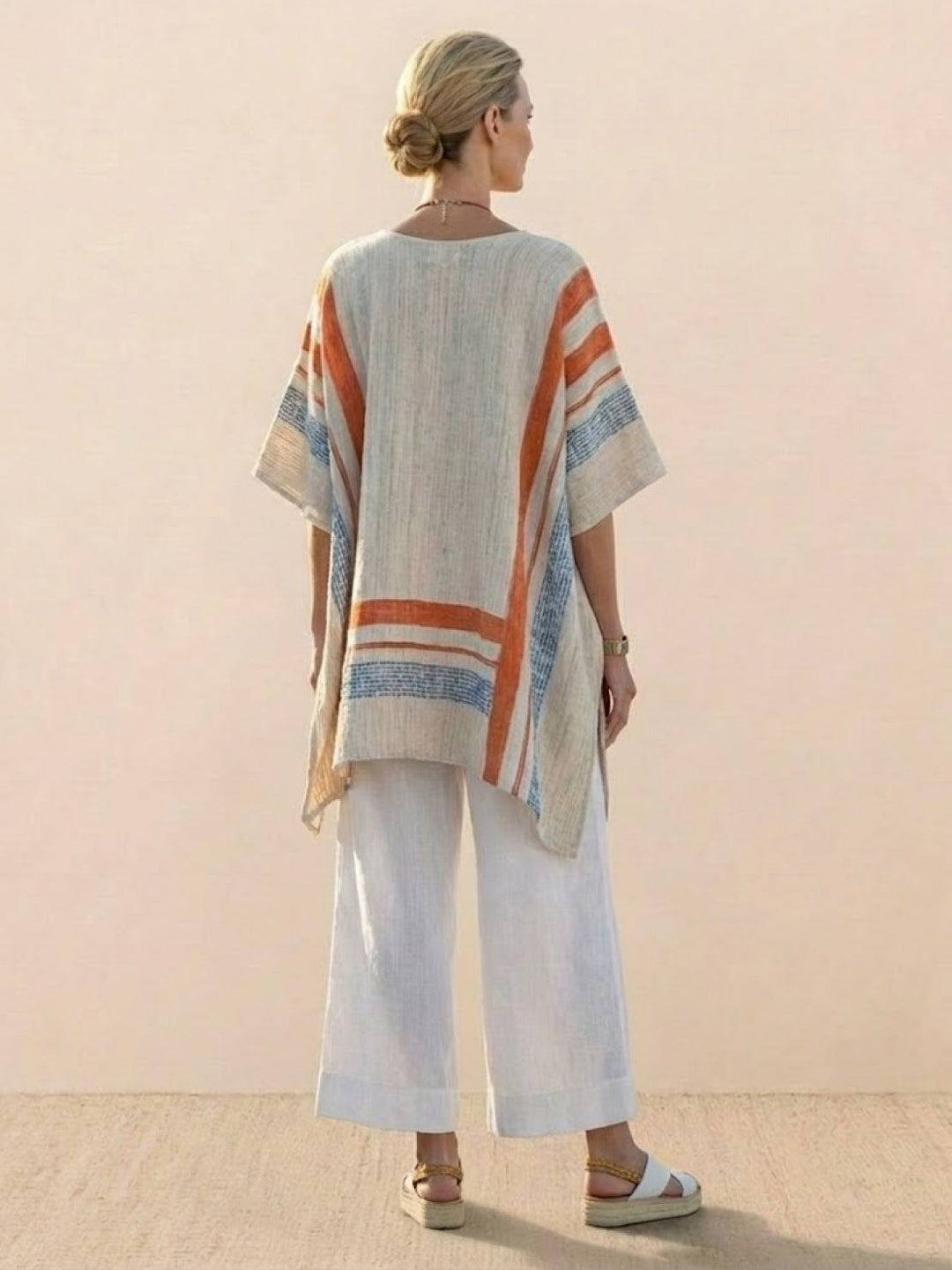 Conjunto de camiseta a rayas y pantalones de pierna ancha