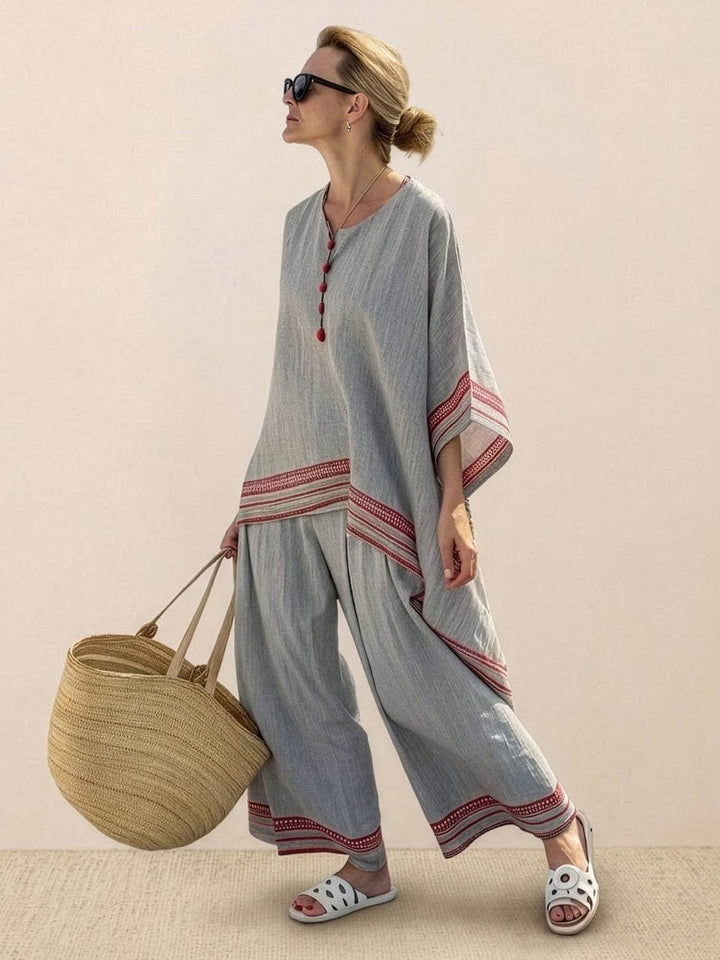 Conjunto de camiseta a rayas y pantalones de pierna ancha