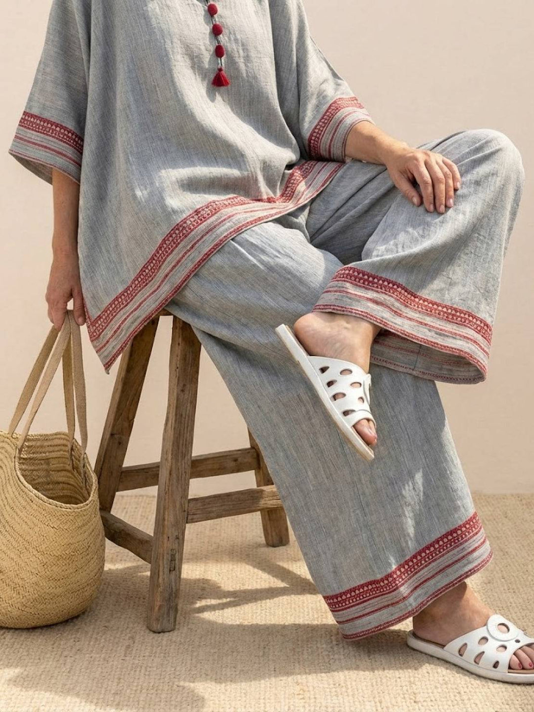 Conjunto de camiseta a rayas y pantalones de pierna ancha