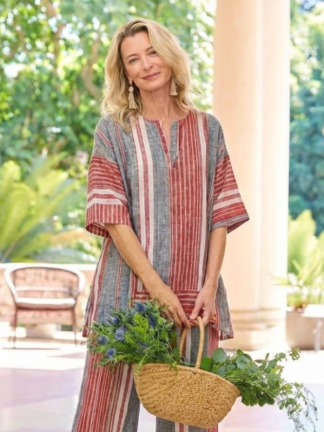Conjunto de camiseta a rayas y pantalones de pierna ancha