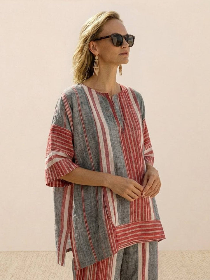 Conjunto de camiseta a rayas y pantalones de pierna ancha