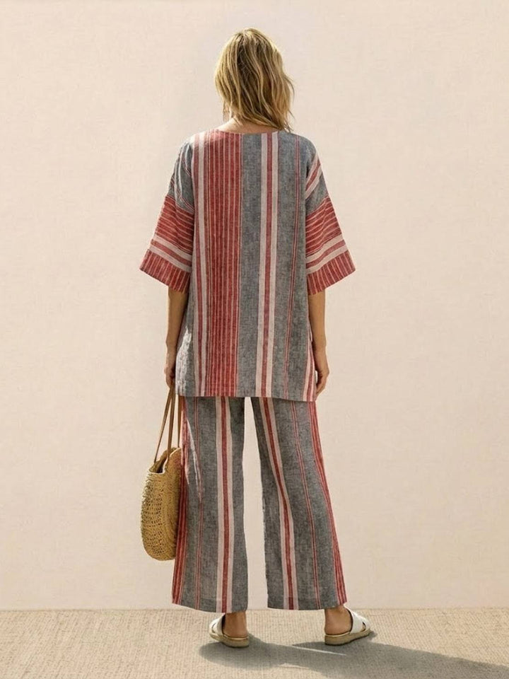 Conjunto de camiseta a rayas y pantalones de pierna ancha