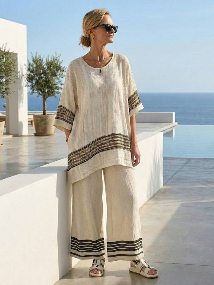 Conjunto de camiseta a rayas y pantalones de pierna ancha