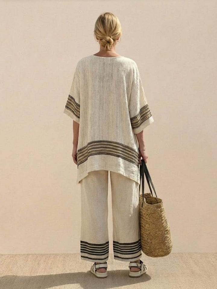 Conjunto de camiseta a rayas y pantalones de pierna ancha