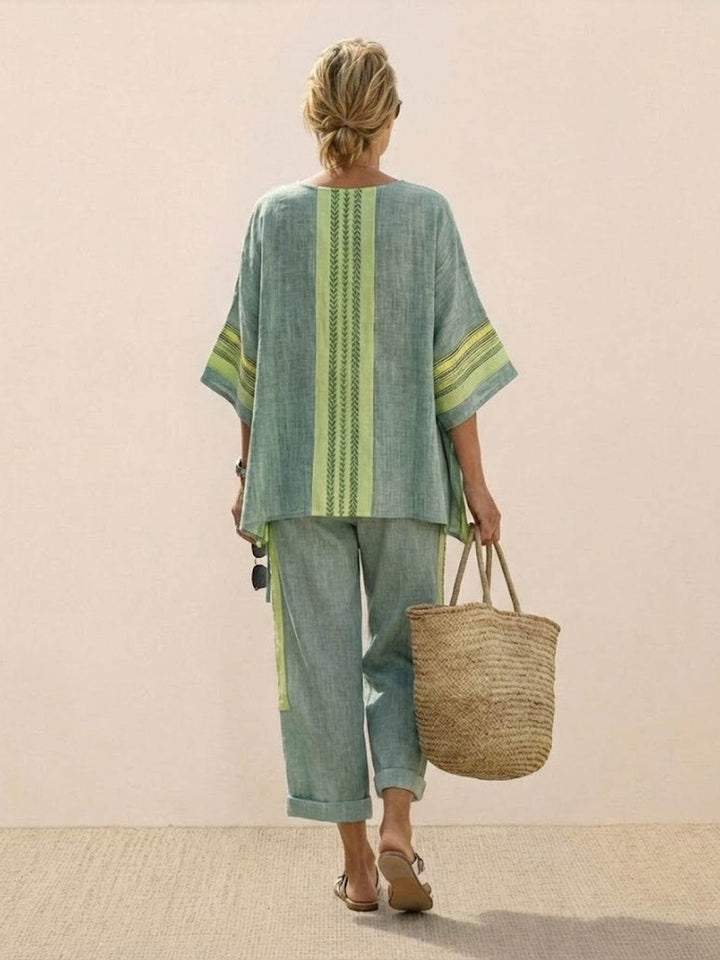 Conjunto de camiseta a rayas y pantalones de pierna ancha