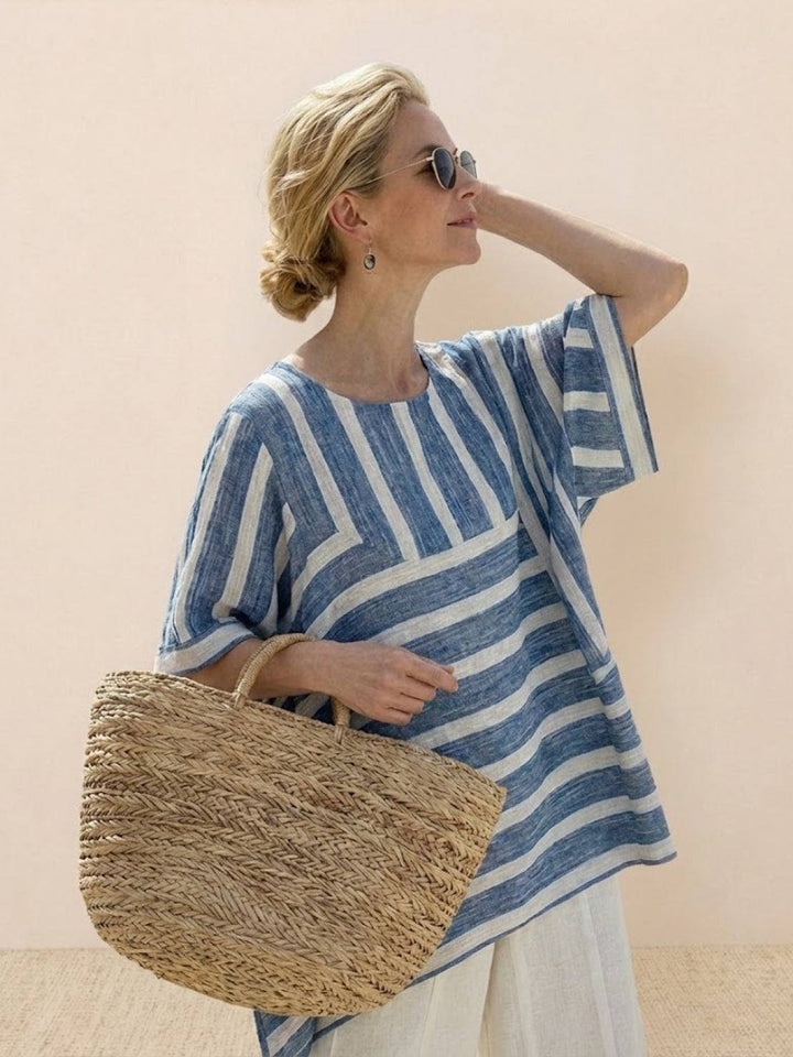 Conjunto de camiseta a rayas y pantalones de pierna ancha