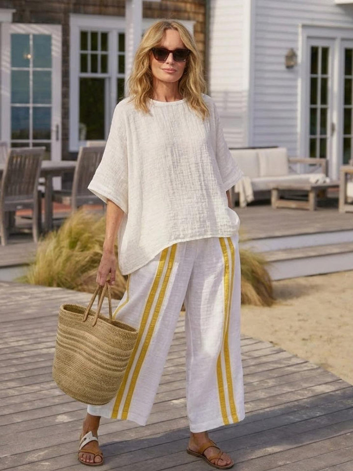 Conjunto de camiseta a rayas y pantalones de pierna ancha