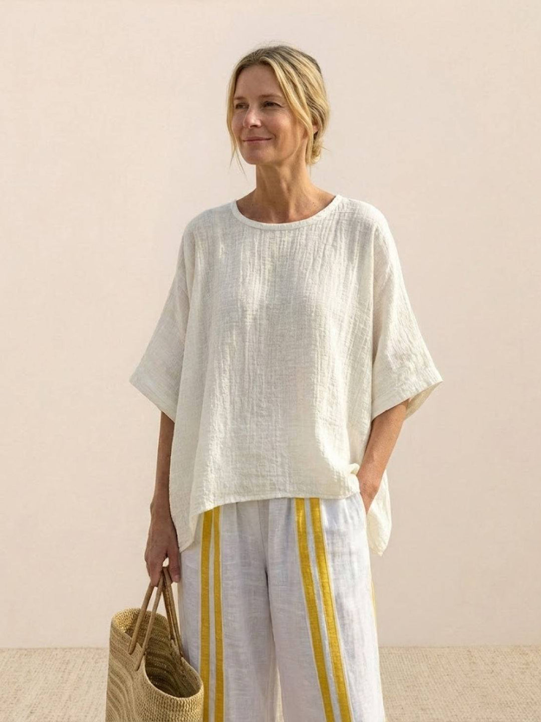 Conjunto de camiseta a rayas y pantalones de pierna ancha