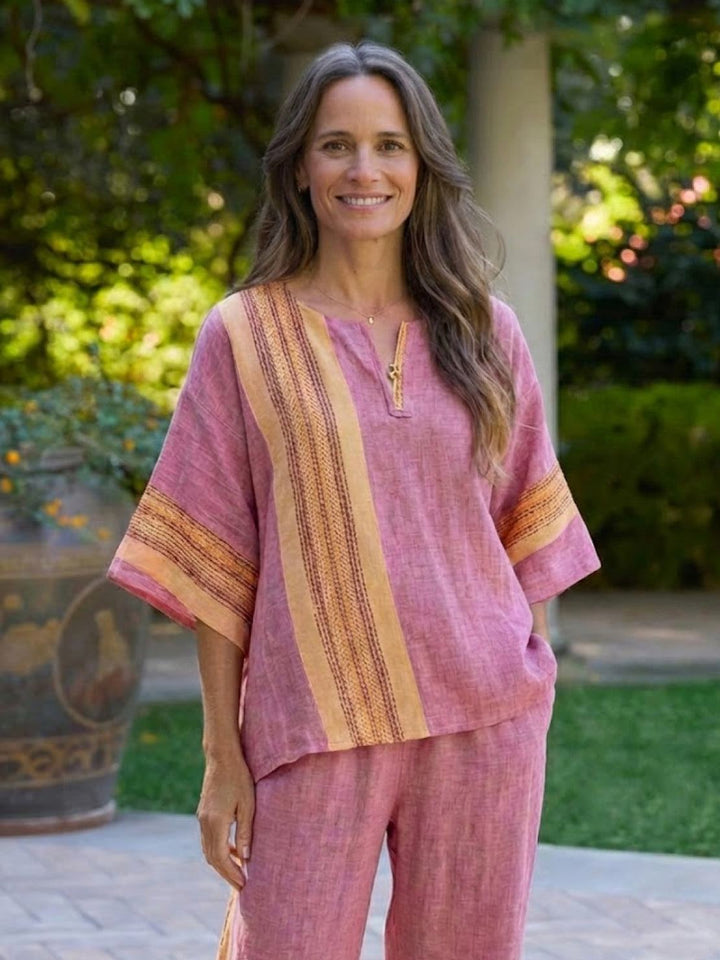 Conjunto de camiseta a rayas y pantalones de pierna ancha