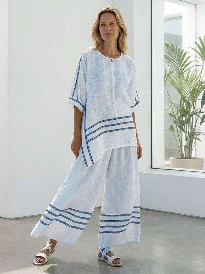 Conjunto de camiseta a rayas y pantalones de pierna ancha