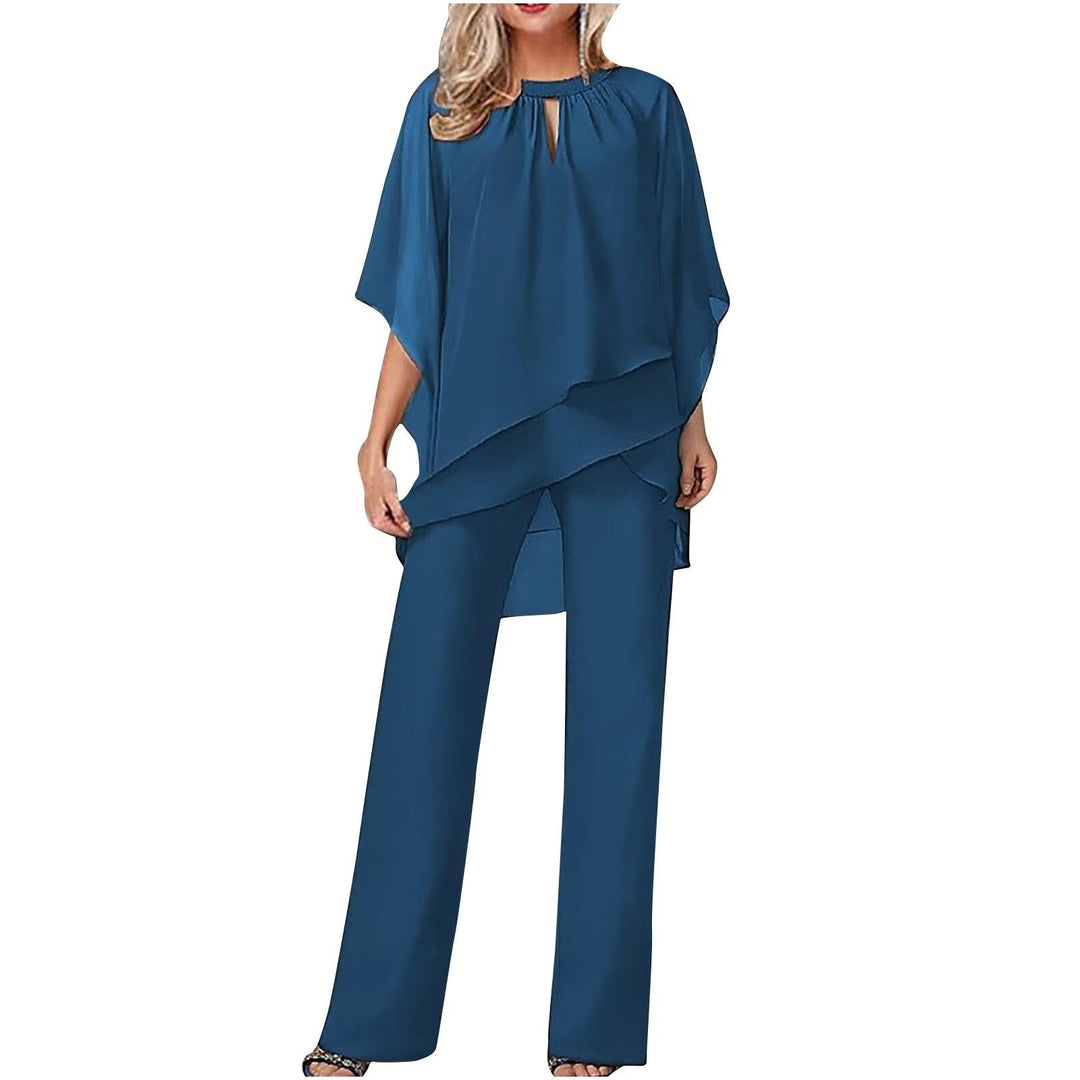 Traje de pantalón con mangas murciélago y sobreposición de gasa