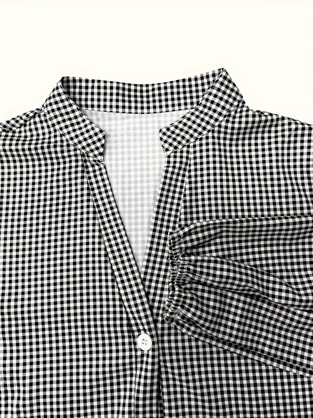 Codzienna letnia sukienka w kratę w stylu gingham z długimi paskami – idealna na słoneczne okazje na zewnątrz