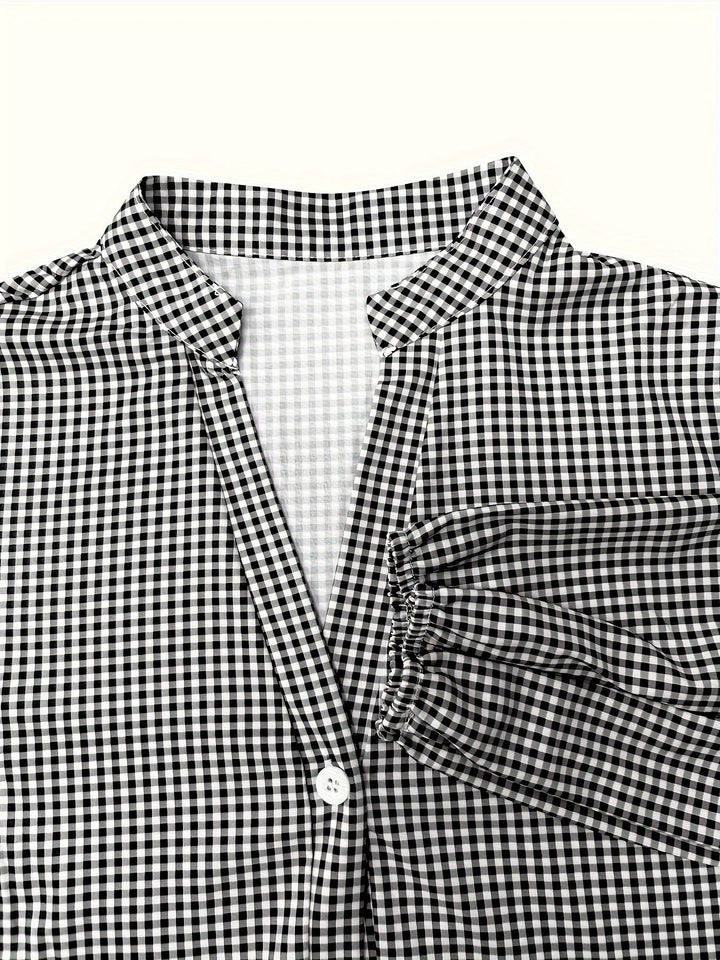 Codzienna letnia sukienka w kratę w stylu gingham z długimi paskami – idealna na słoneczne okazje na zewnątrz