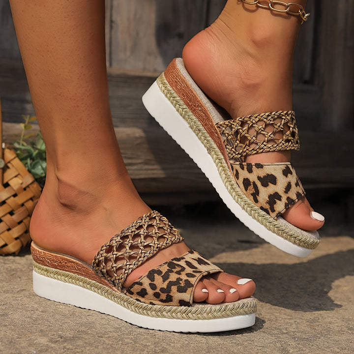 Sandalias cómodas con cuña tejida