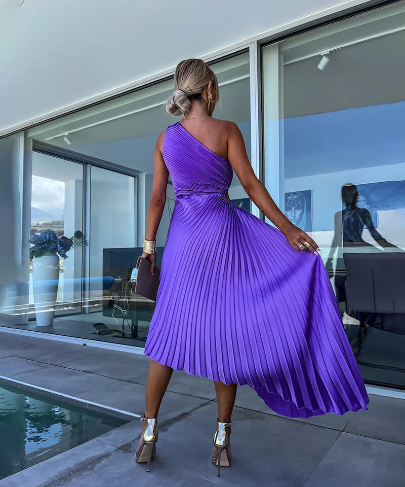 Vestido midi asimétrico de un solo hombro para invitadas de boda