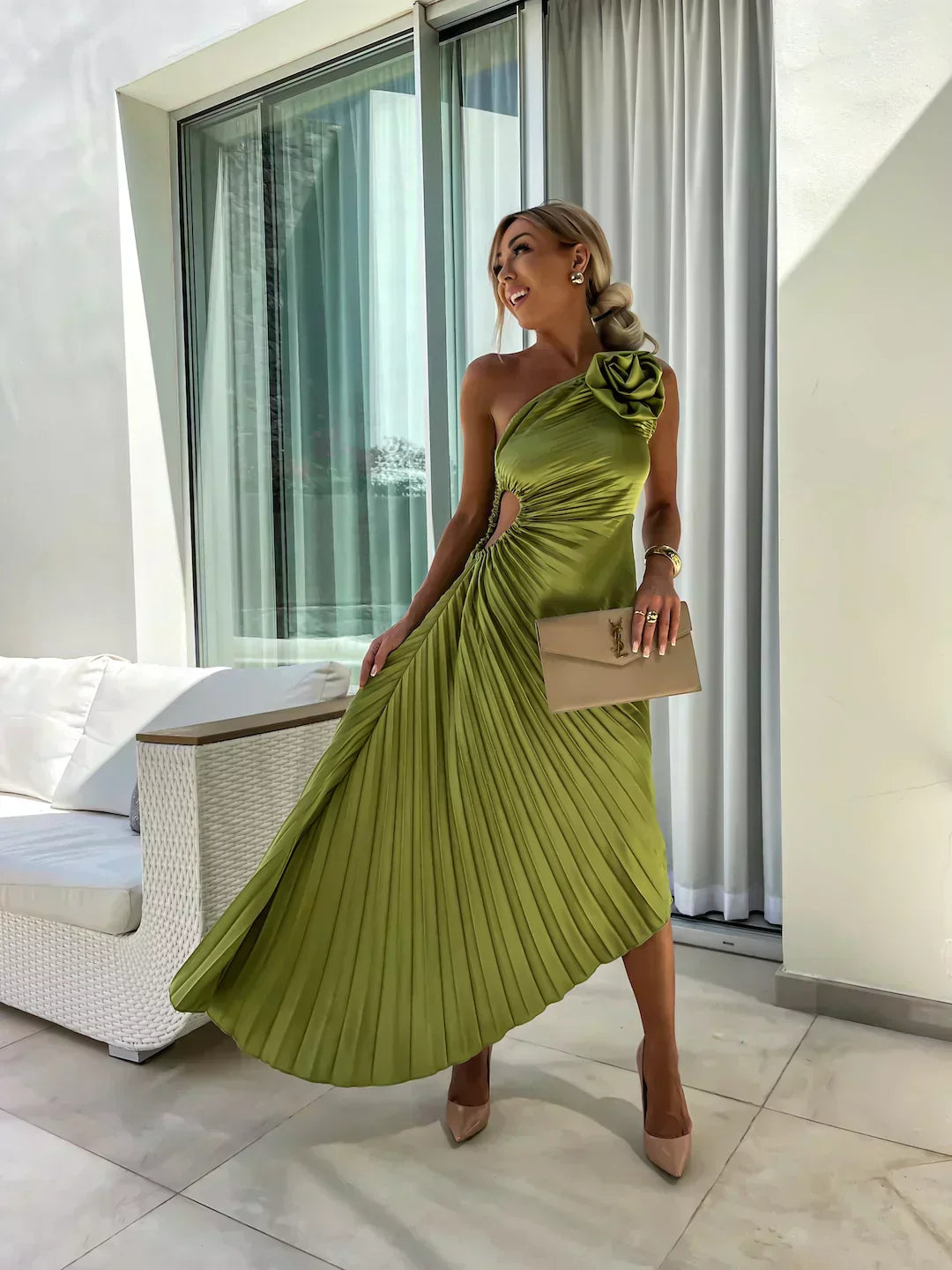 Vestido midi floral para invitadas de boda en bodas de jardín
