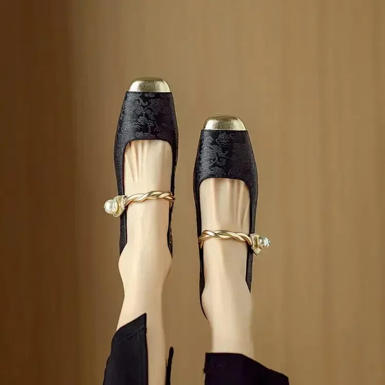 Zapatos planos Mary Jane con correa y perlas brillantes