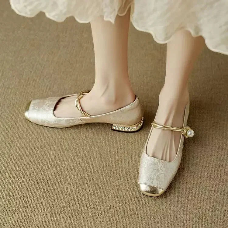 Zapatos planos Mary Jane con correa y perlas brillantes