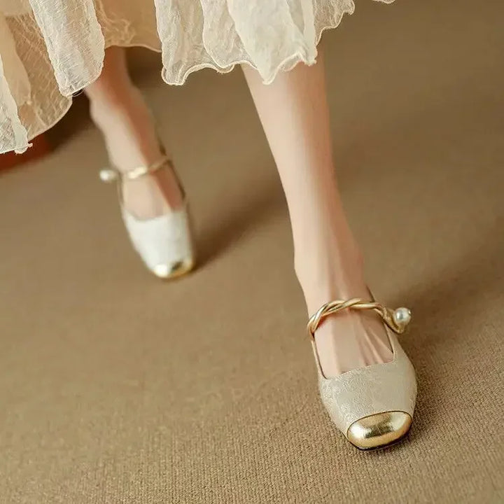 Zapatos planos Mary Jane con correa y perlas brillantes