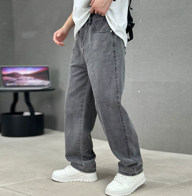 Men’s Versatile Spring Loose-Fit Denim Straight Leg Jeans