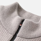 Maglione da uomo spesso a righe con mezza cerniera a maglia