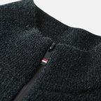 Maglione da uomo spesso a righe con mezza cerniera a maglia
