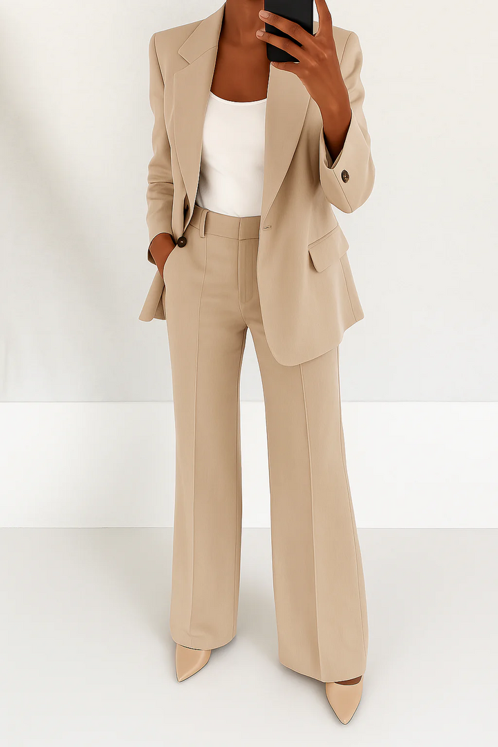 Traje elegante de dos piezas para mujer