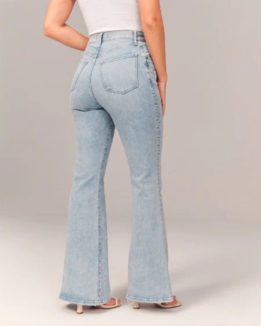 Jeans de mezclilla de mujer a la moda con bolsillos y tiro alto acampanados