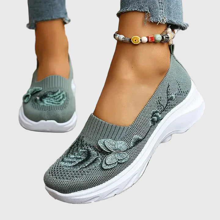 Zapatillas sin cordones bordadas con mariposas