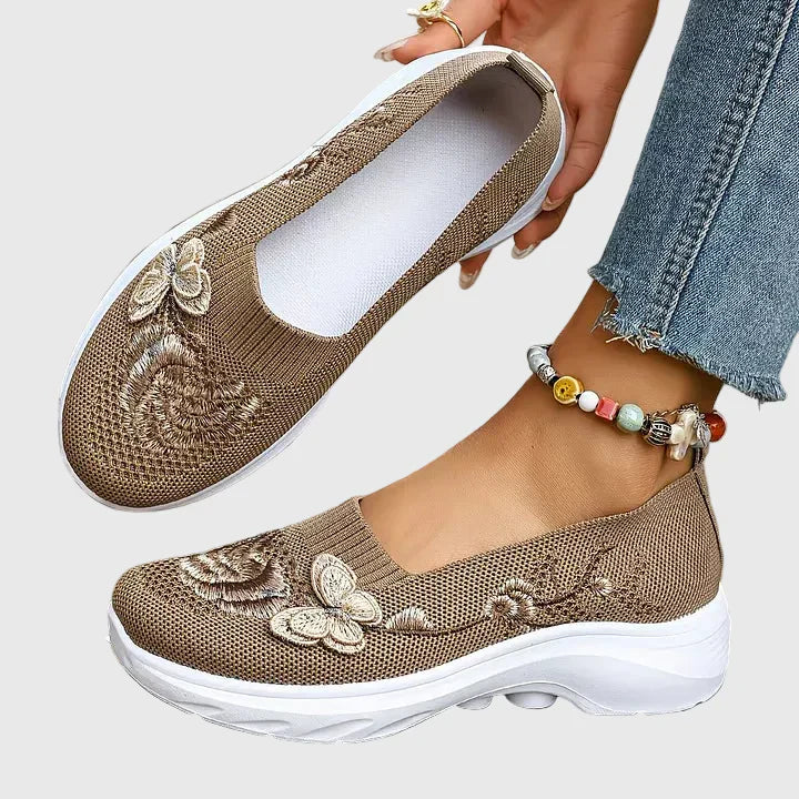 Zapatillas sin cordones bordadas con mariposas