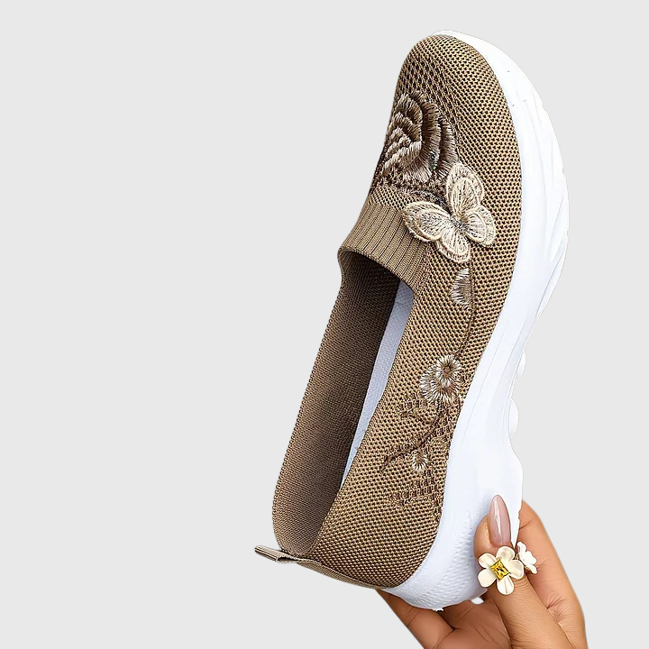 Zapatillas sin cordones bordadas con mariposas