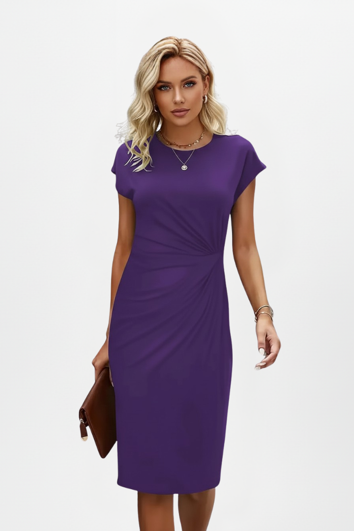 Vestido corto con cuello redondo y cintura fruncida