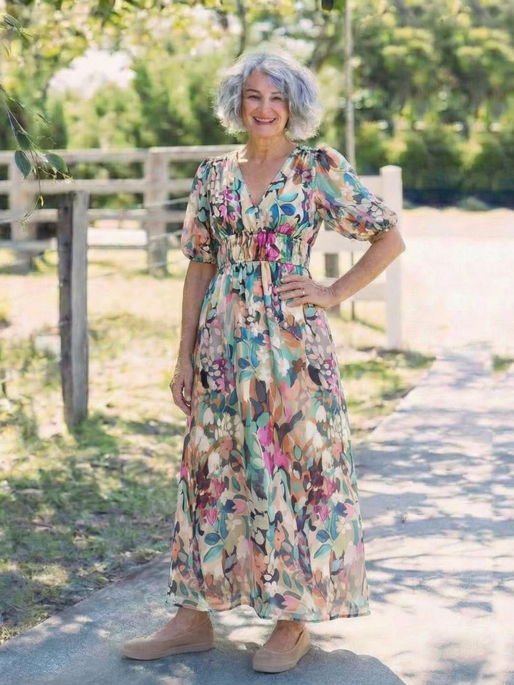 Vestido midi floral con escote en V