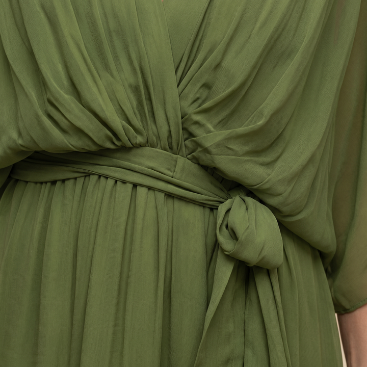 Vestido midi cruzado con escote en V