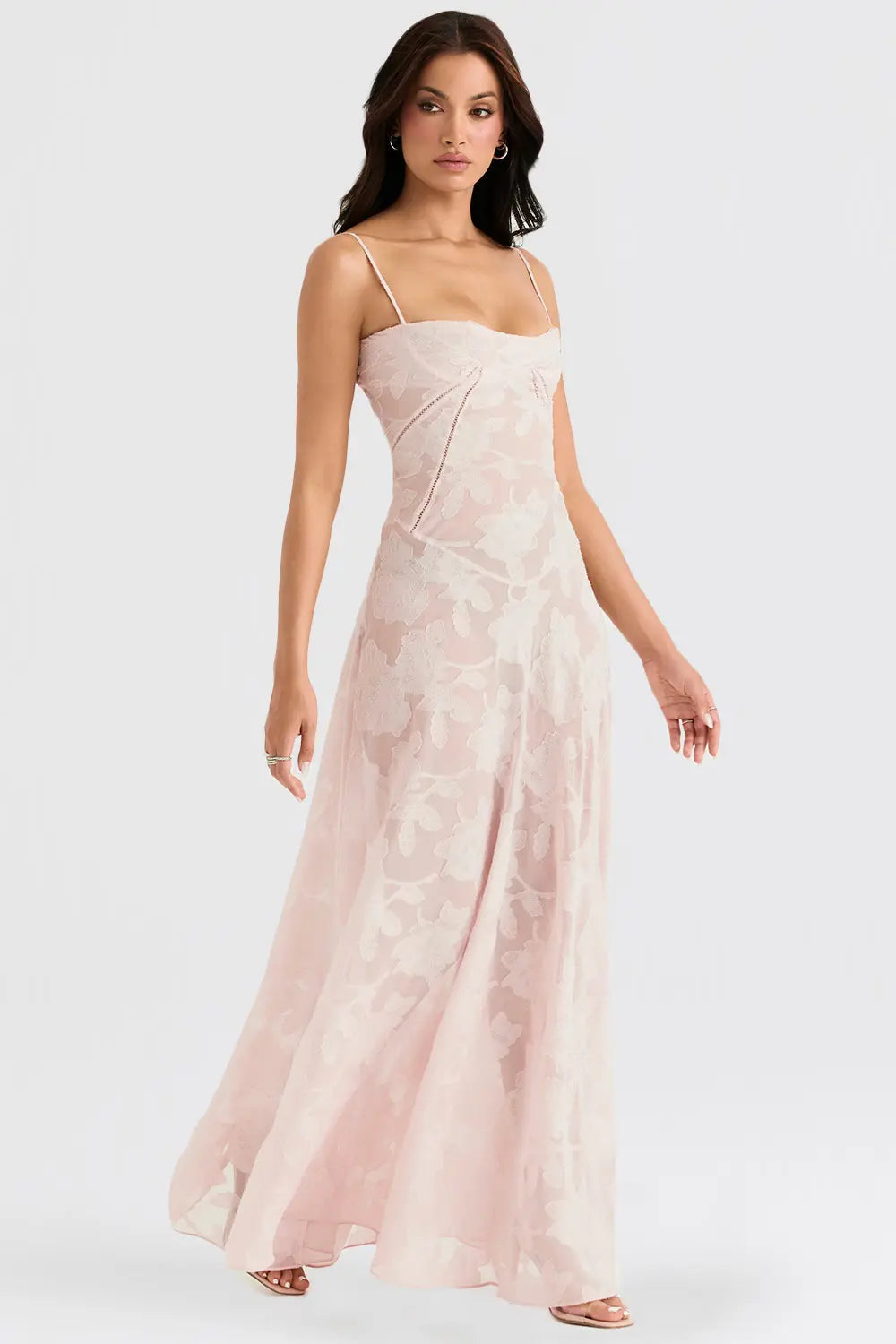 Vestido largo de verano con espalda abierta y tirantes ajustables