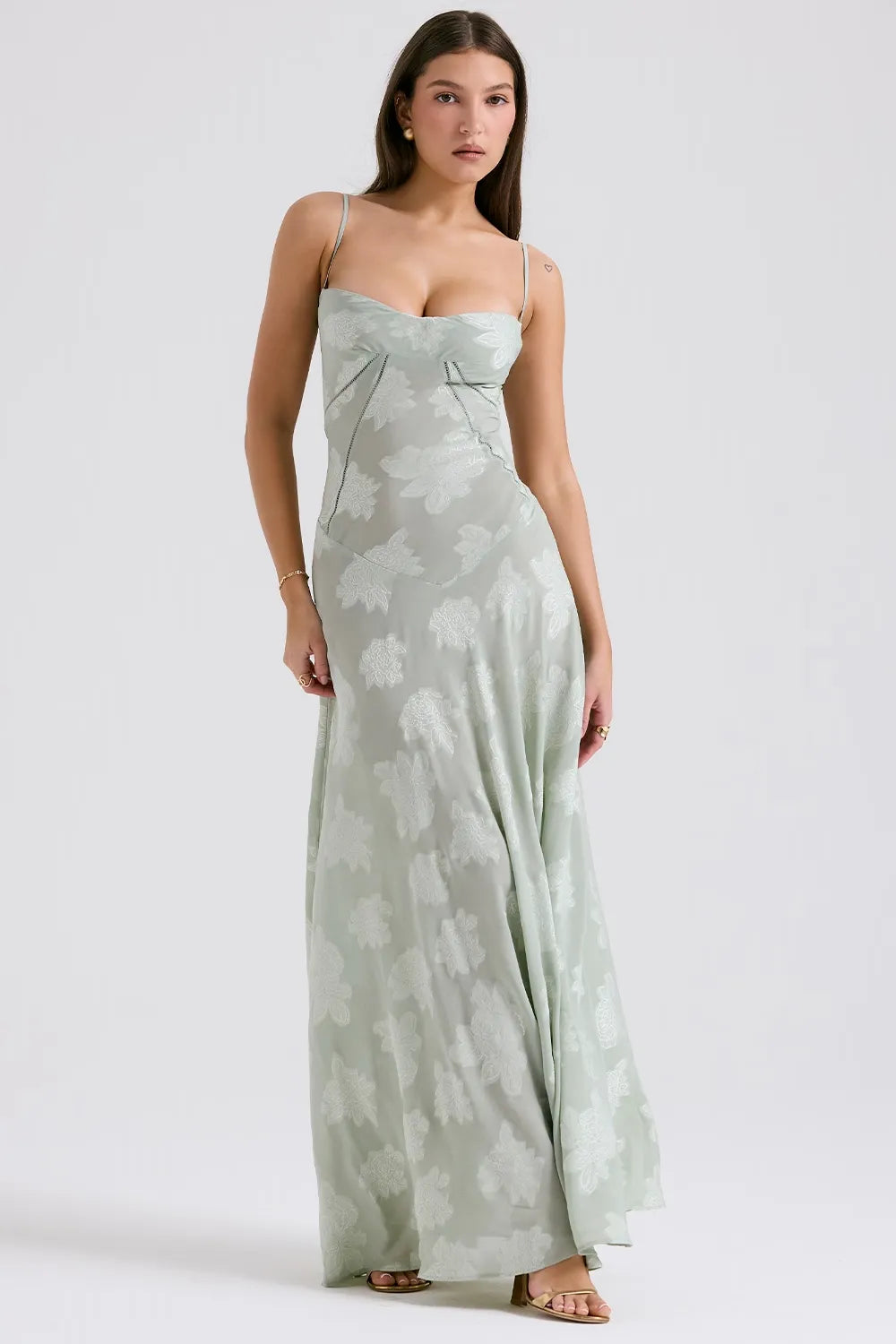 Vestido largo de verano con espalda abierta y tirantes ajustables